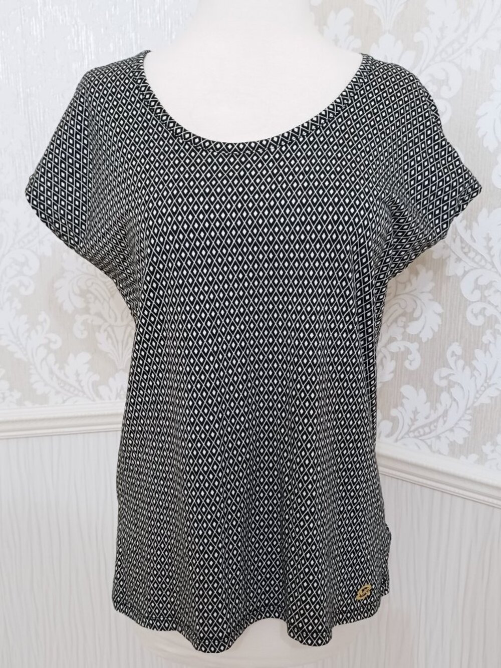 Michael Kors Size Small Black White Geometric Print Short Sleeve Top